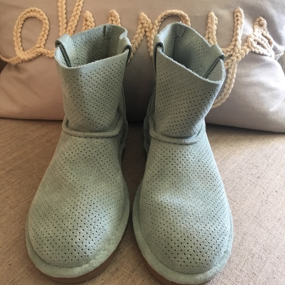 Ugg mini unlined Perf boot women's size 5 NWT - Picture 6 of 7